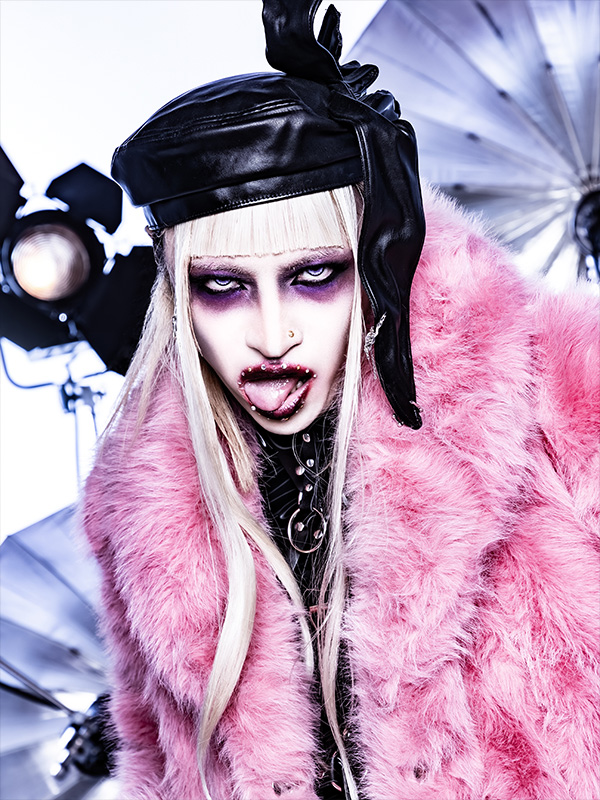 BIOGRAPHY | アーティストアリーナ