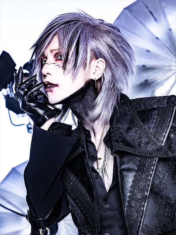 BIOGRAPHY | アーティストアリーナ
