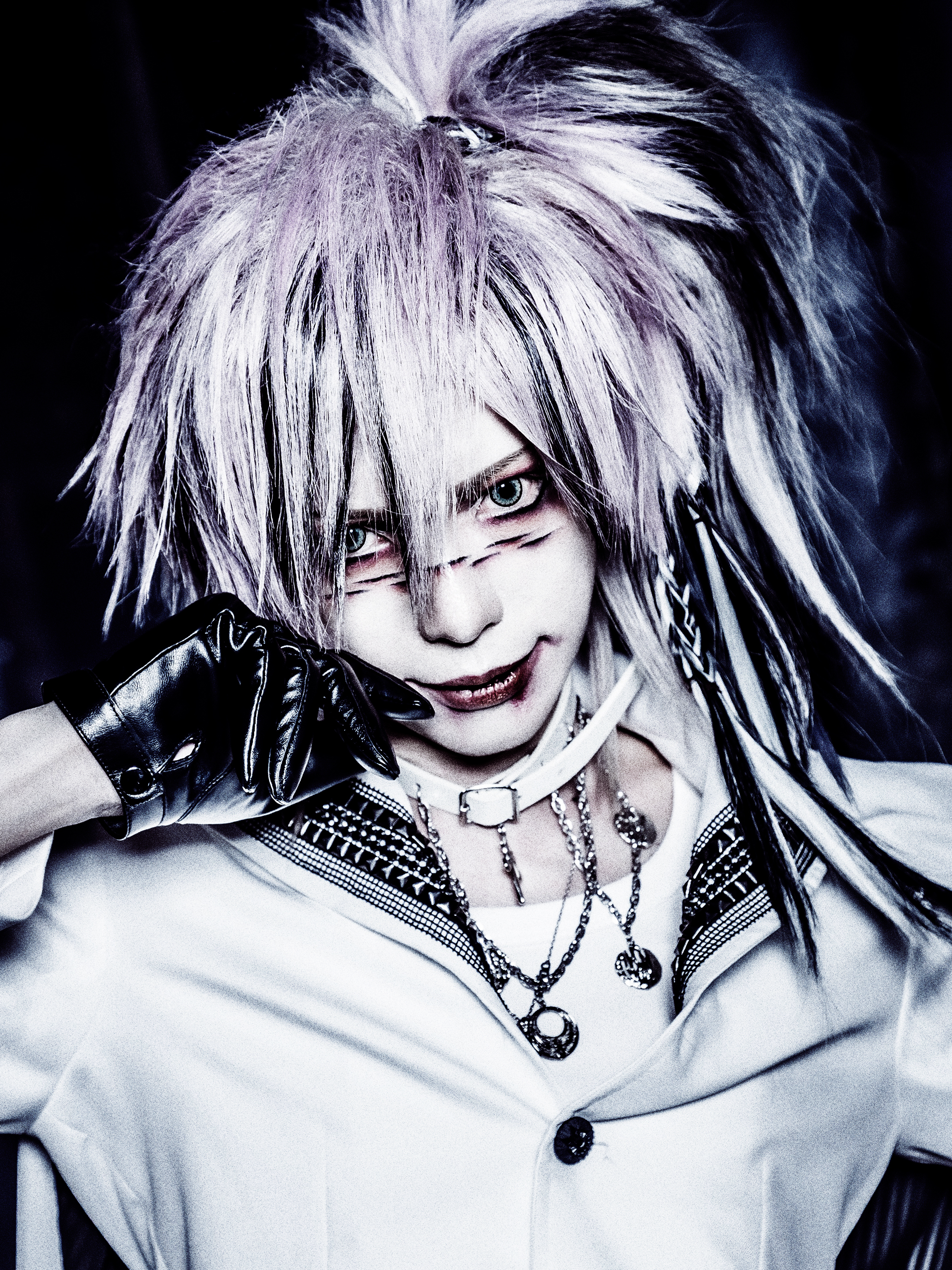 BIOGRAPHY | アーティストアリーナ